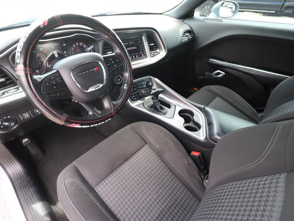 Used 2021 Dodge Challenger SXT w/ Driver Convenience Group RWD image 6