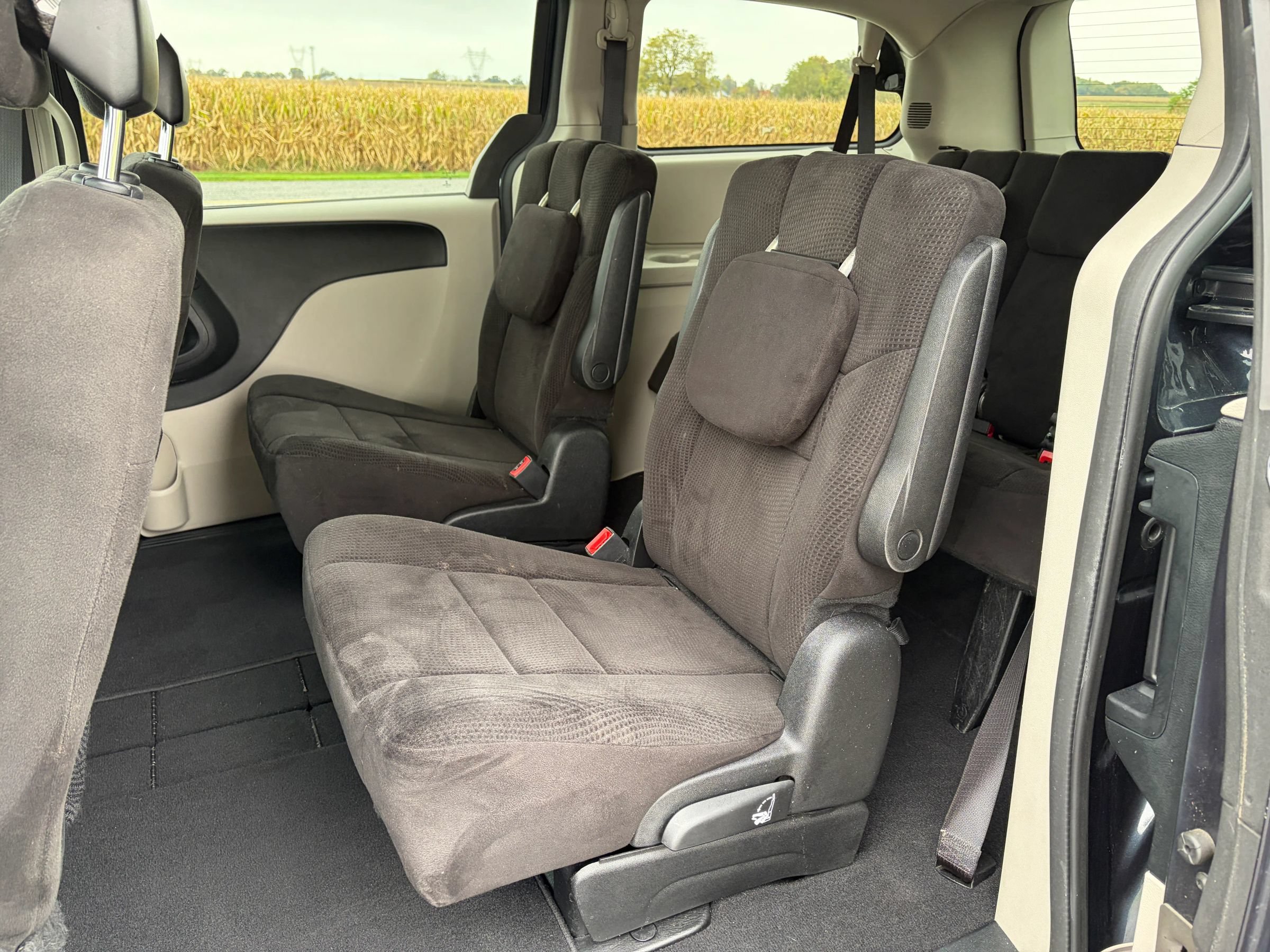 Used 2013 Dodge Grand Caravan SXT w/ Rear Park Assist Pkg FWD image 18