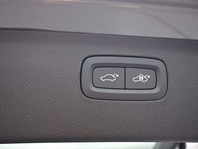 New 2026 Volvo XC90 B5 Plus w/ Protection Package Premier image 33