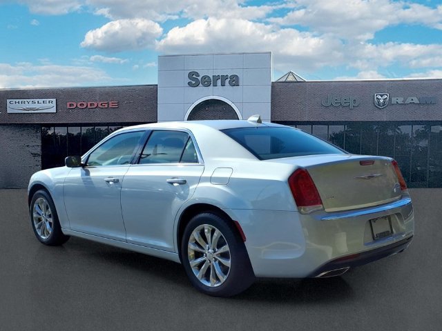 Used 2019 Chrysler 300 Touring L w/ Quick Order Package 22F AWD/4WD image 5
