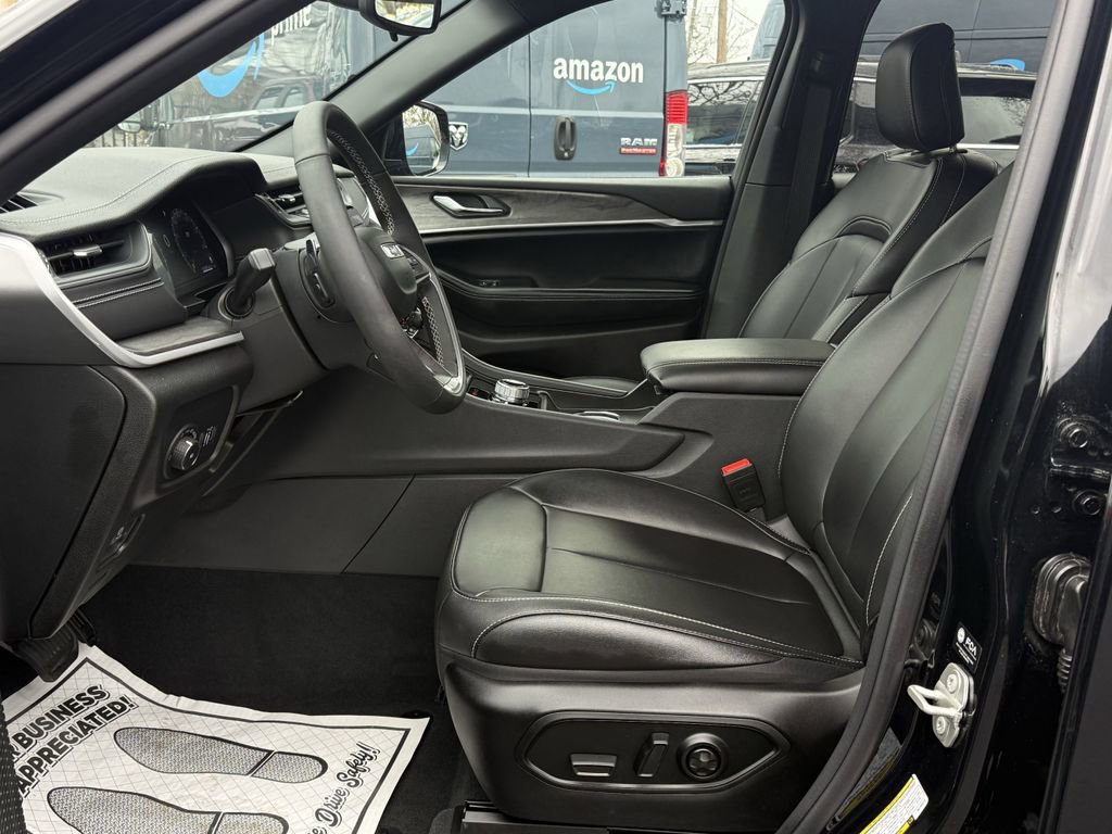 Used 2024 Jeep Grand Cherokee Limited w/ Trailer Tow Package image 13