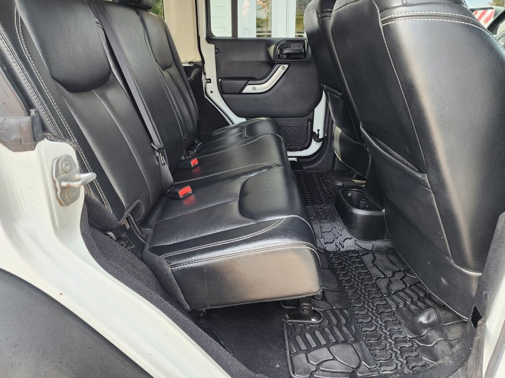 Used 2017 Jeep Wrangler Unlimited Rubicon image 13