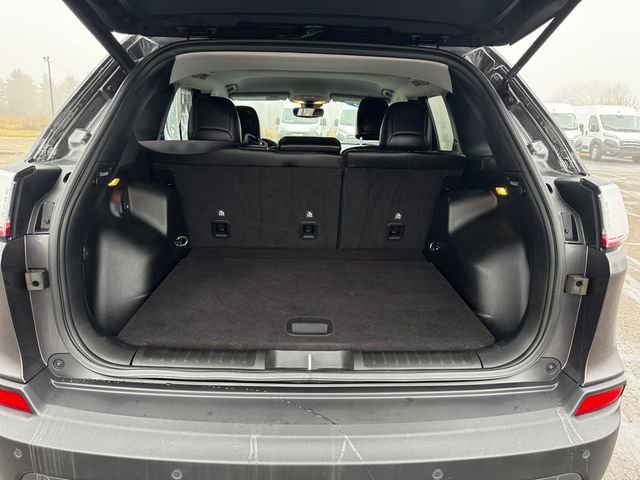 Used 2023 Jeep Cherokee Altitude Lux image 18