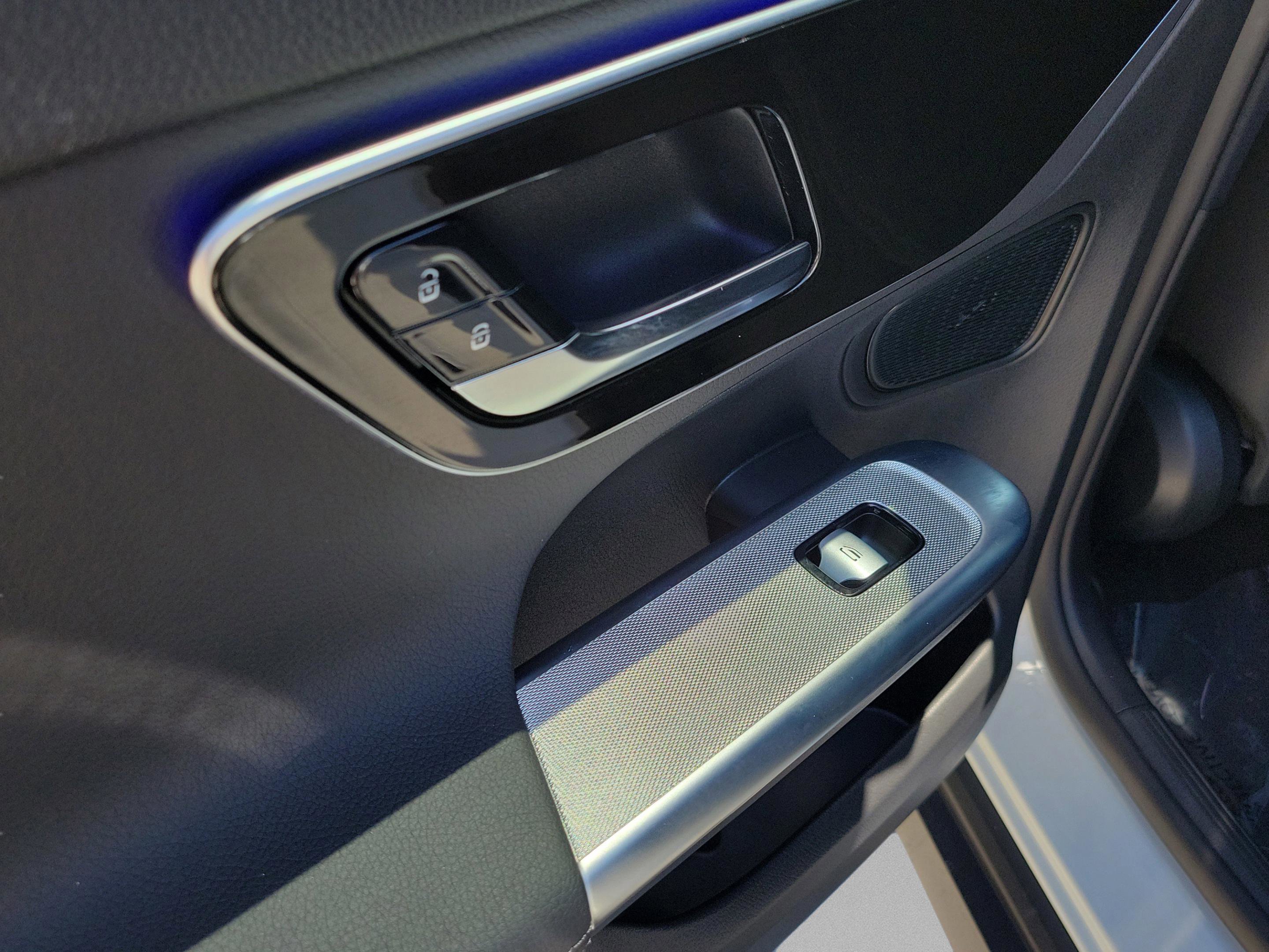 Certified 2025 Mercedes-Benz GLC 300 image 7