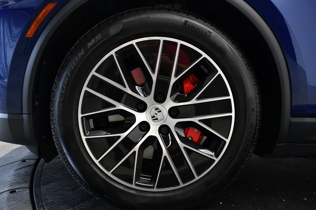 Certified 2025 Porsche Macan 4S Electric AWD/4WD image 16