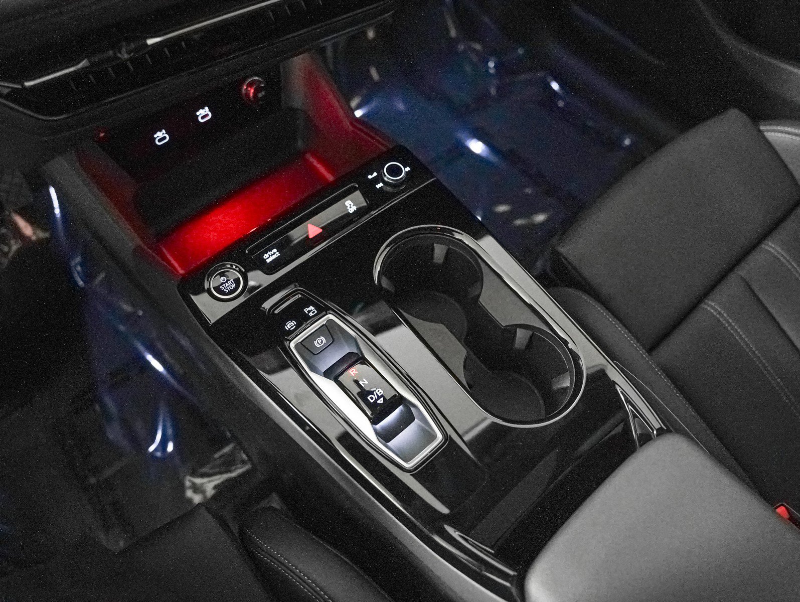 New 2025 Audi Q6 e-tron Premium Plus AWD/4WD image 18