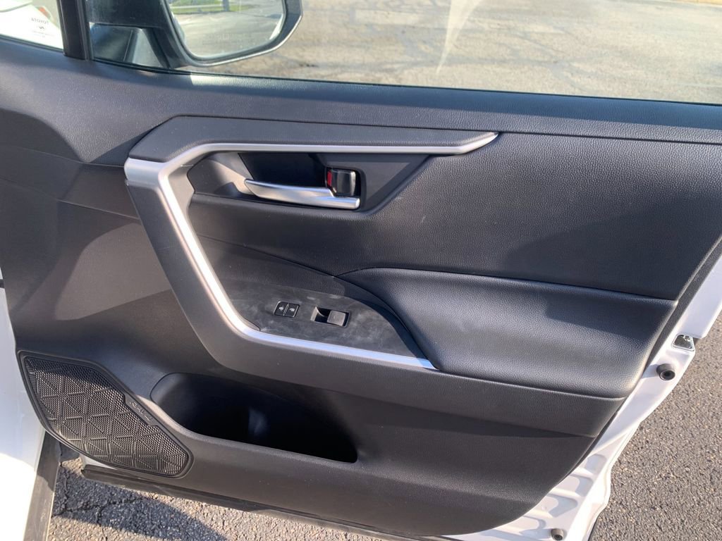 Used 2025 Toyota RAV4 XLE AWD/4WD image 20