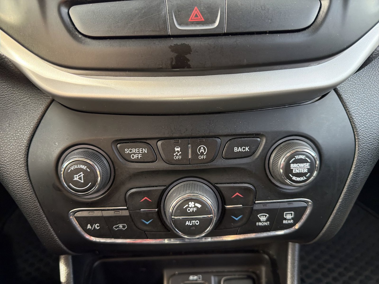 Used 2017 Jeep Cherokee Trailhawk w/ Comfort/Convenience Group AWD/4WD image 21
