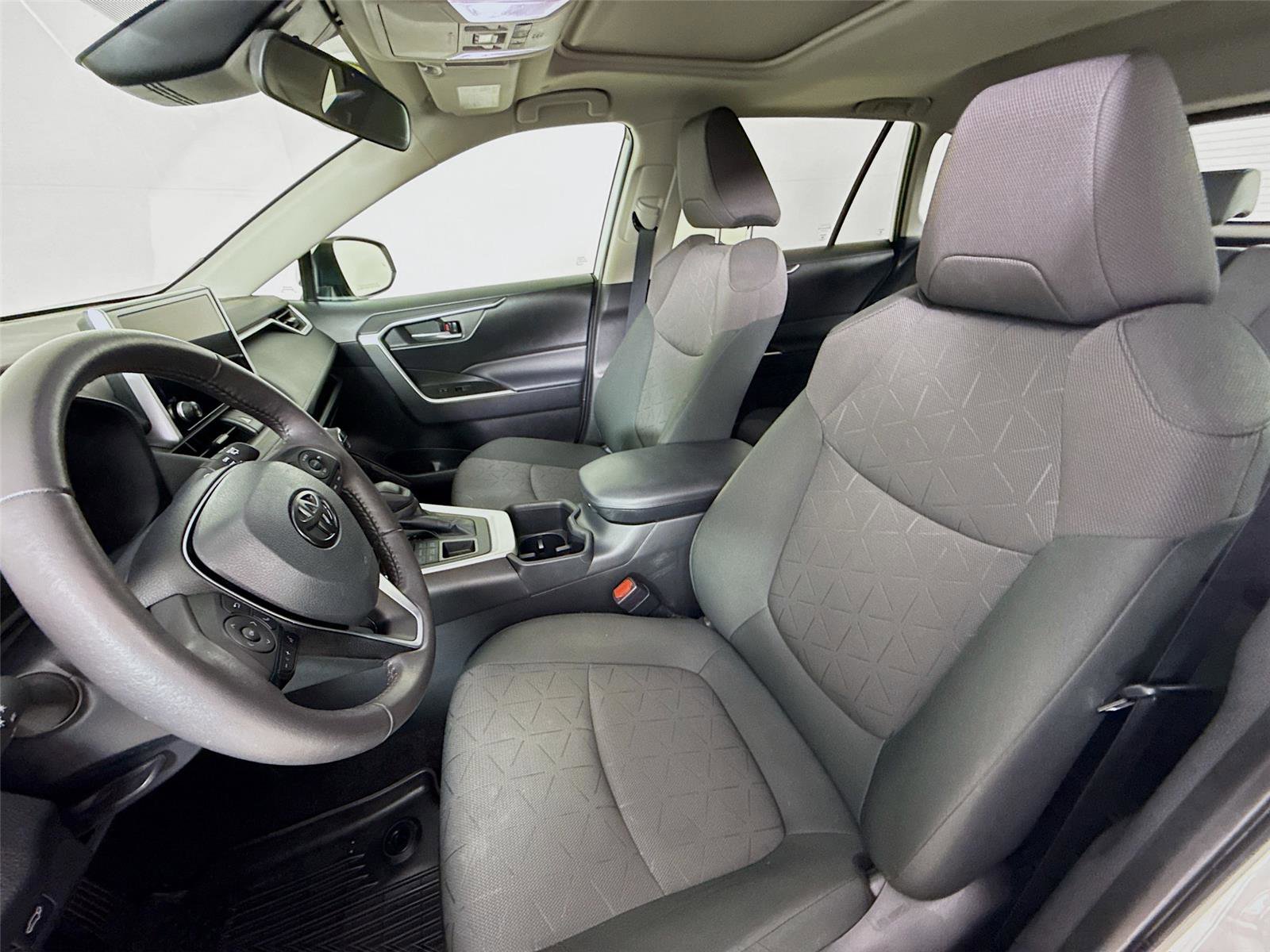 Used 2023 Toyota RAV4 XLE w/ Convenience Package image 11