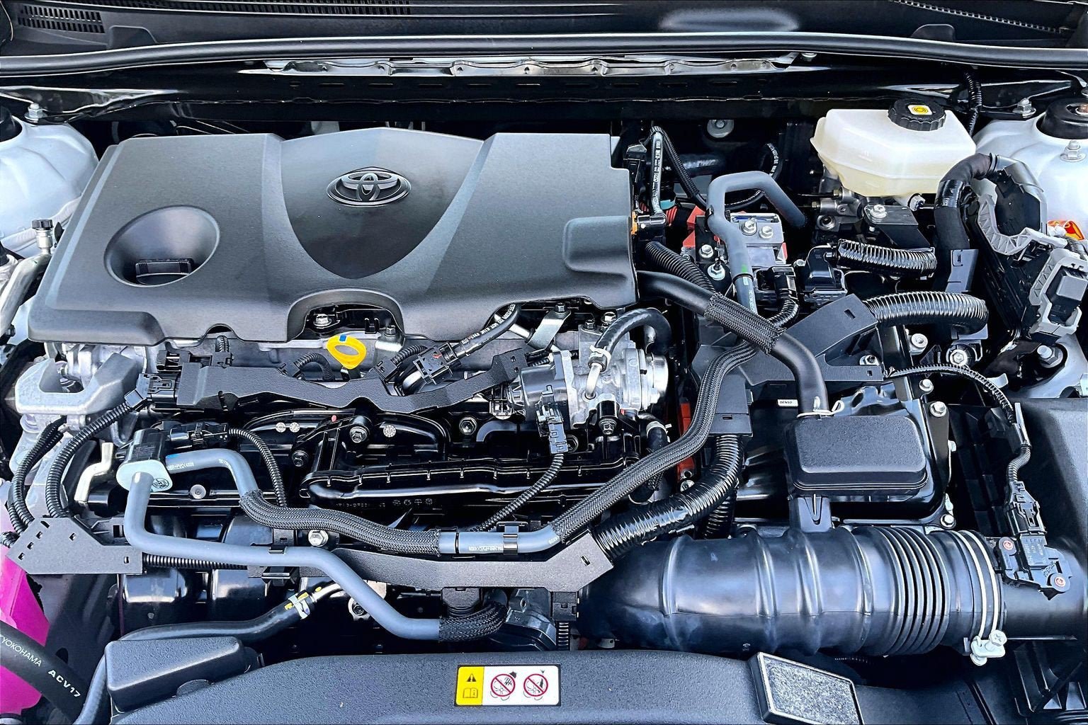 Used 2025 Toyota Camry SE w/ Convenience Package FWD image 10
