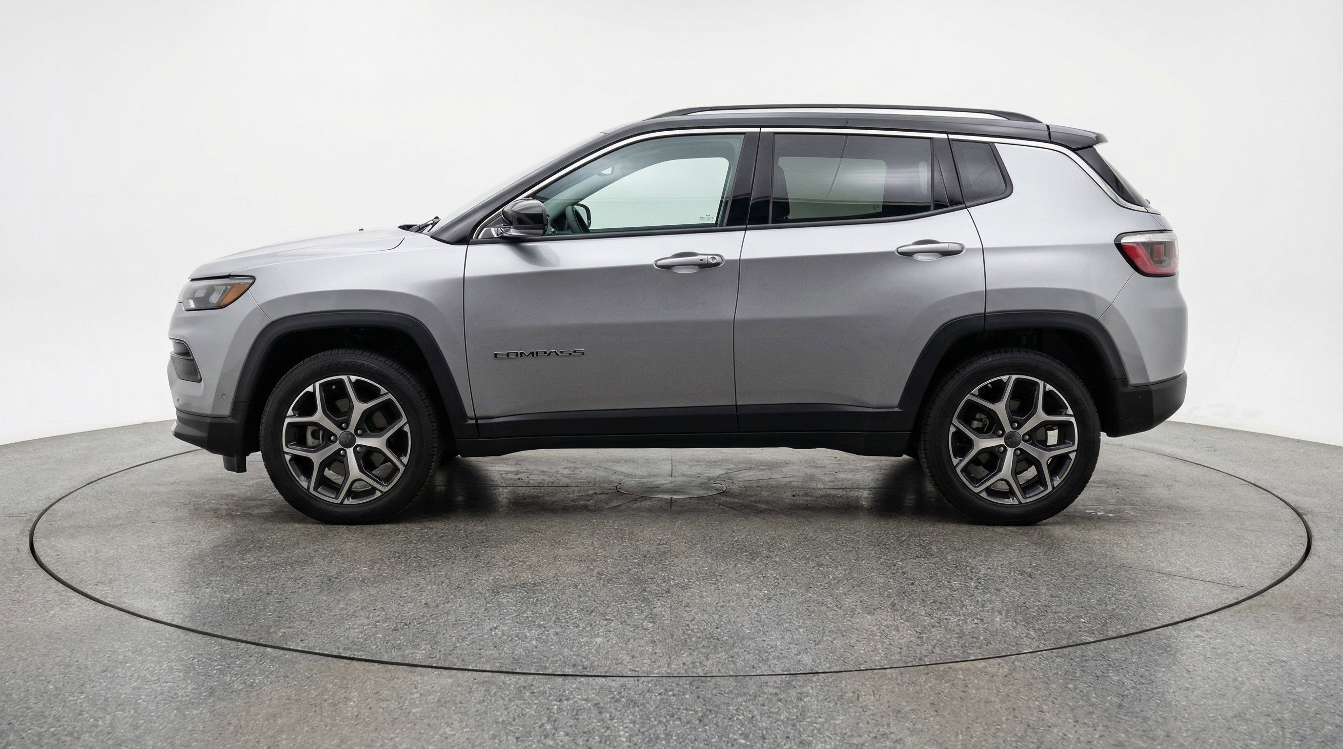 Used 2025 Jeep Compass Limited image 5