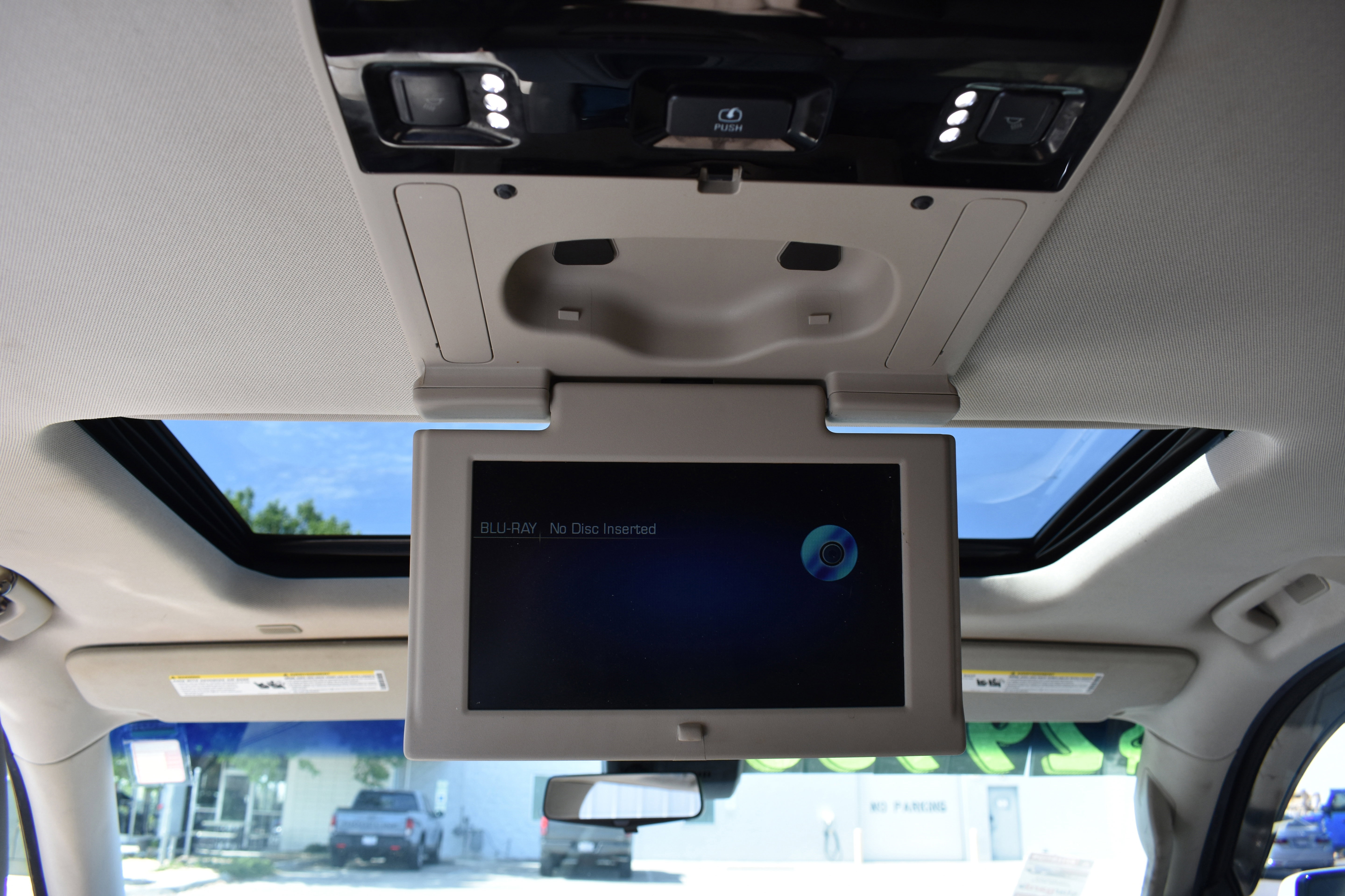 Used 2019 Cadillac Escalade ESV Premium Luxury w/ LPO, Radiant Package image 33