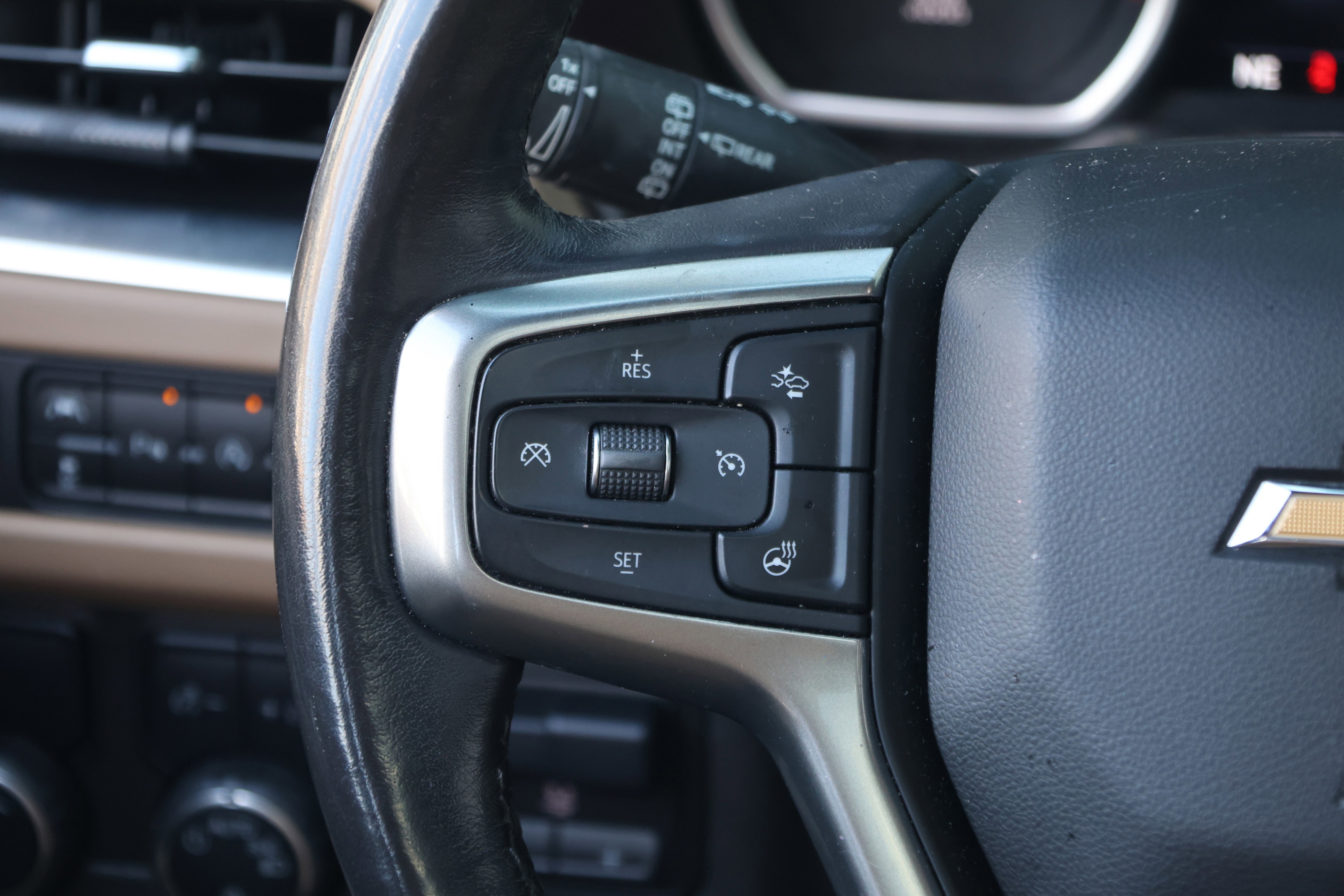 Used 2021 Chevrolet Suburban Premier w/ Premium Package image 21