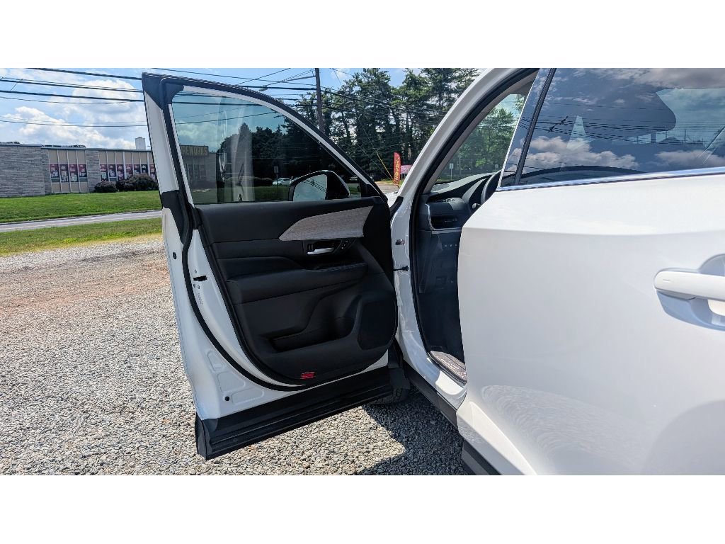 Used 2024 Toyota Grand Highlander Limited image 9