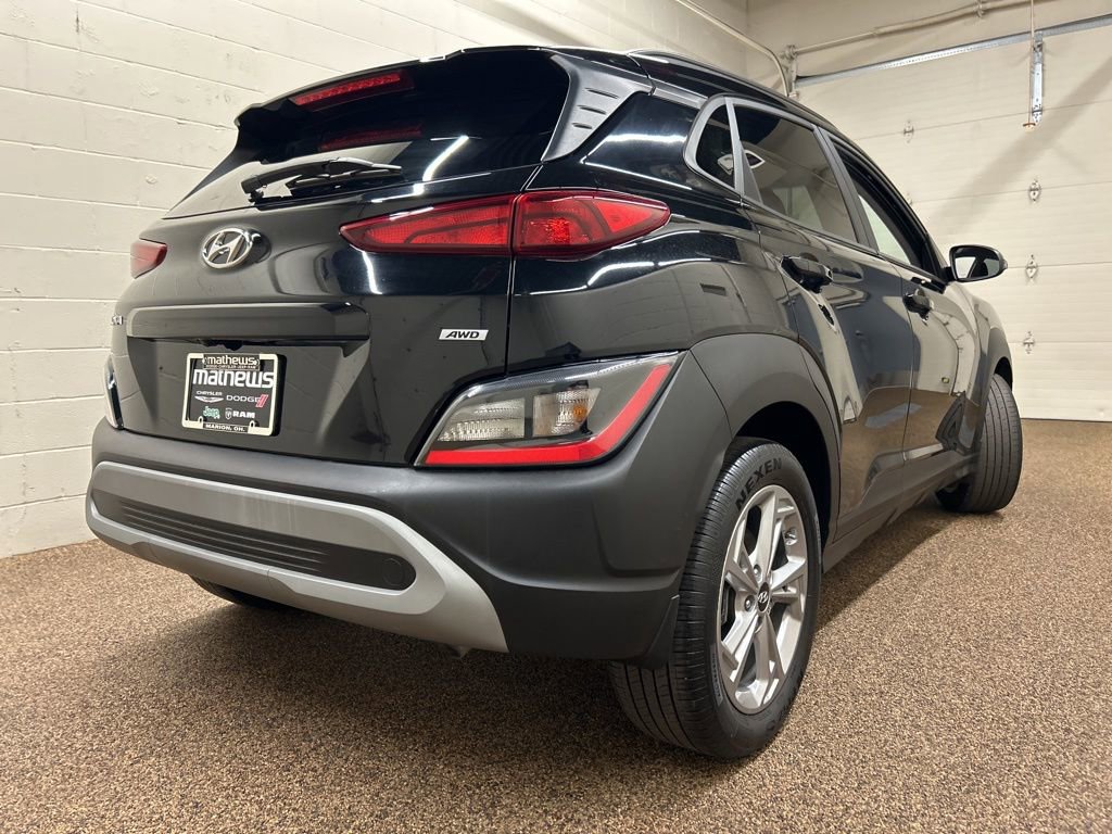 Used 2023 Hyundai Kona SEL AWD/4WD image 2