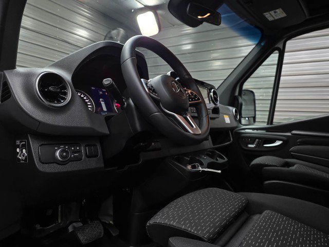 Used 2023 Mercedes-Benz Sprinter 3500 image 15