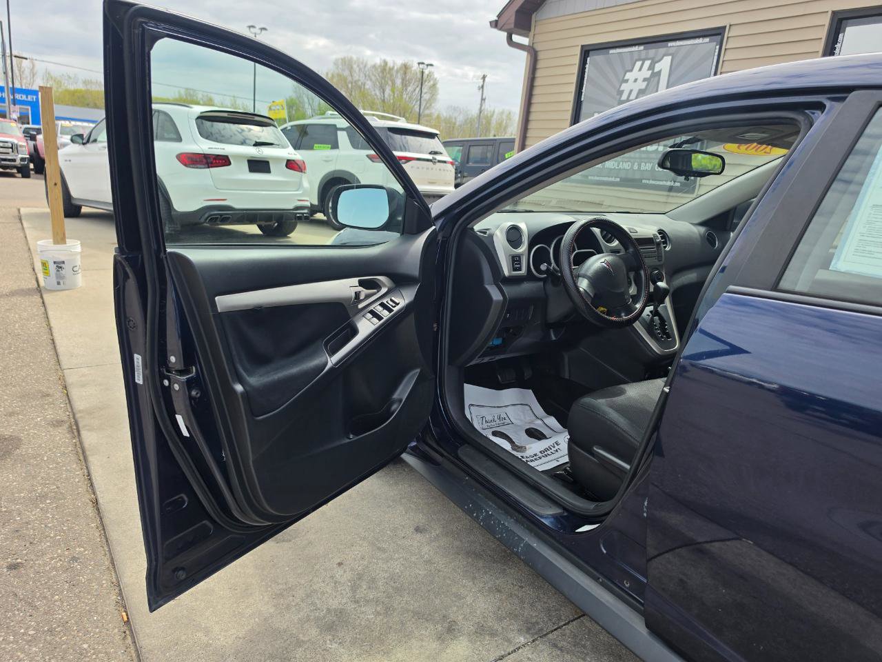 Used 2009 Pontiac Vibe w/ Preferred Package FWD image 9
