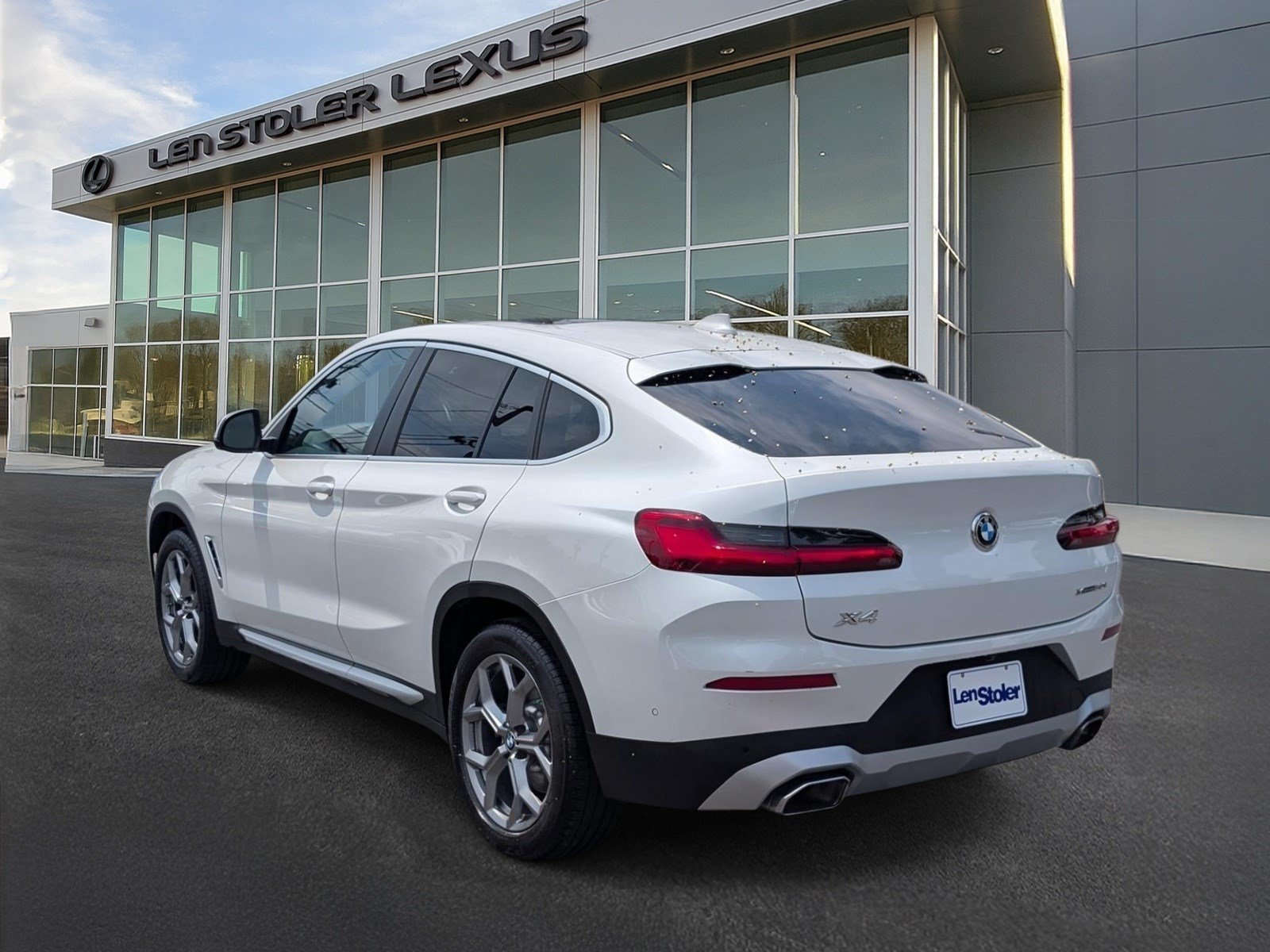 Used 2024 BMW X4 xDrive30i w/ Parking Assistance Package AWD/4WD image 5