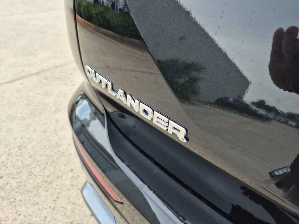 New 2025 Mitsubishi Outlander SEL image 32