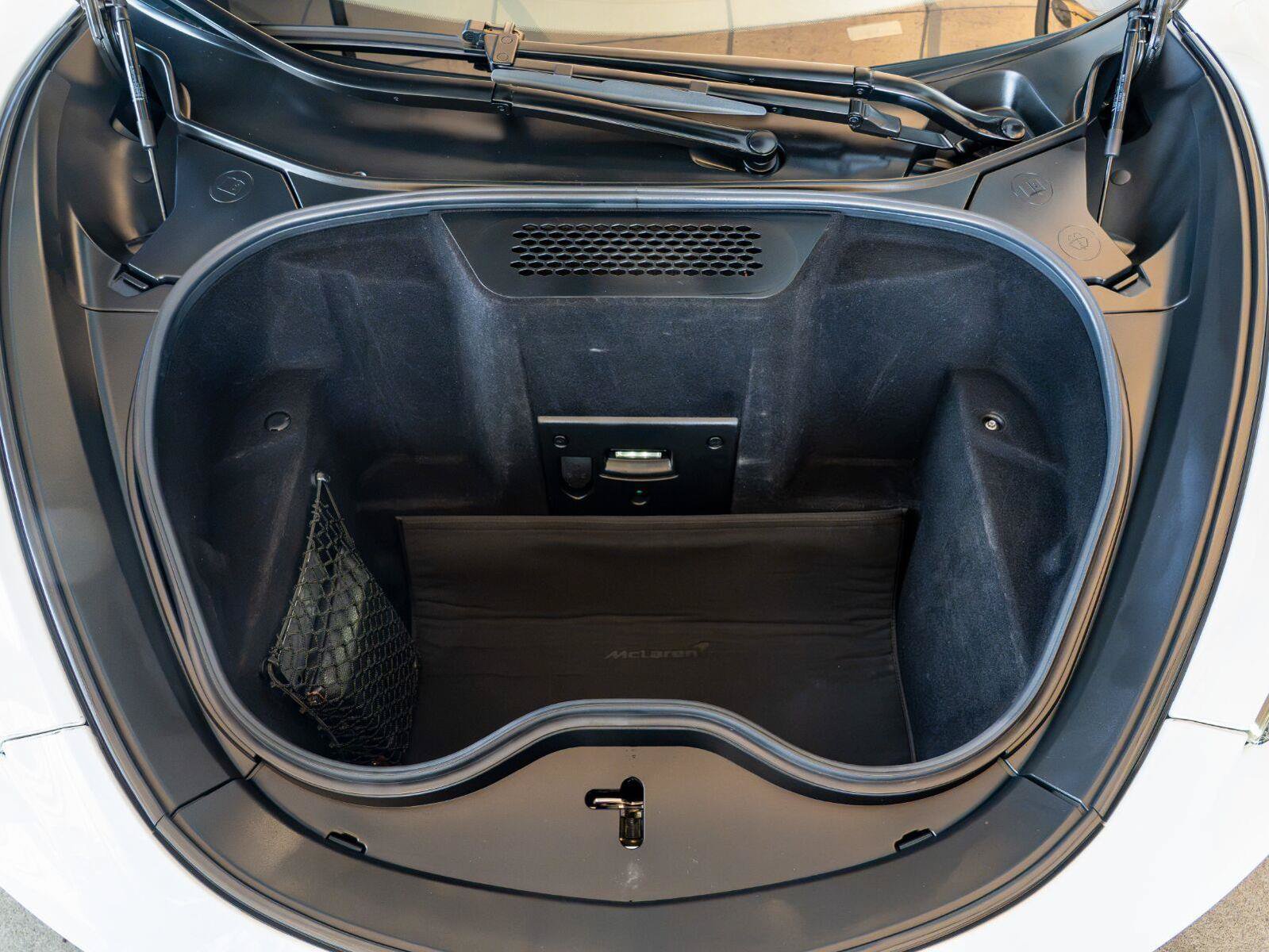 Used 2020 McLaren GT RWD image 24