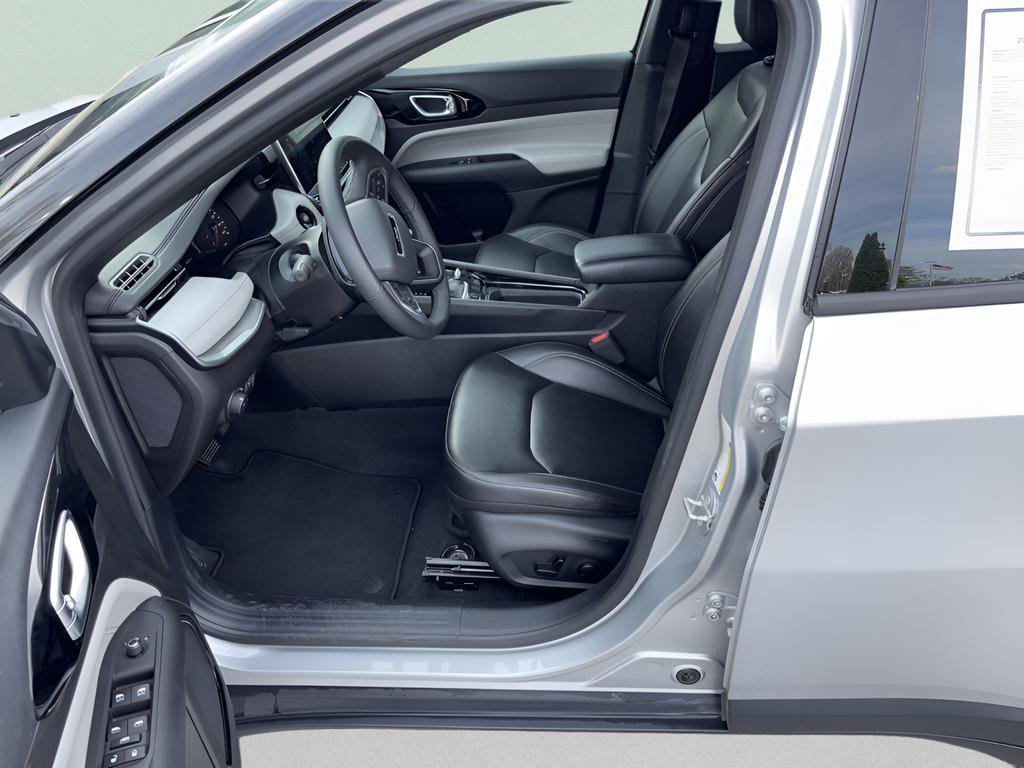 Used 2025 Jeep Compass Limited AWD/4WD image 9