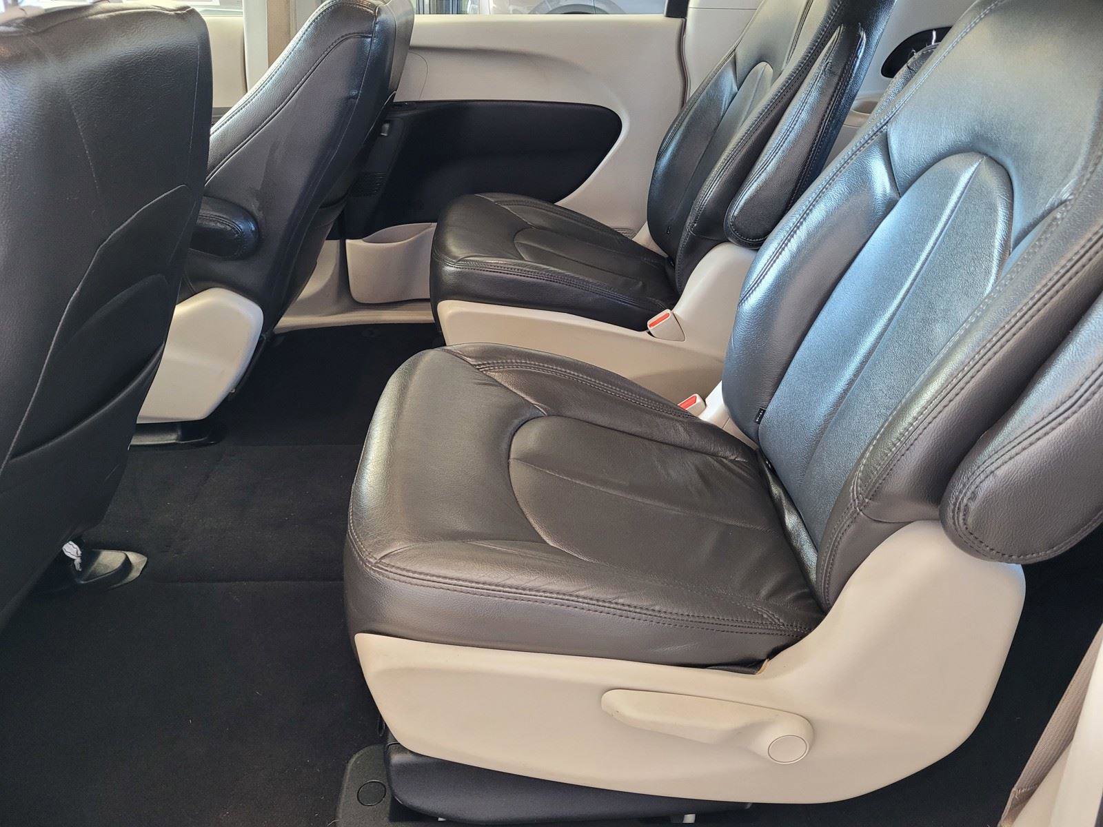 Used 2018 Chrysler Pacifica Touring Plus image 20