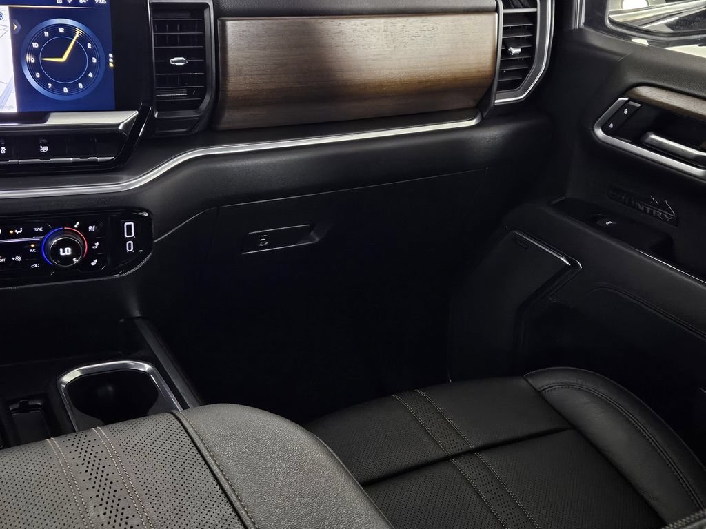 Used 2025 Chevrolet Silverado 1500 High Country w/ Midnight Edition AWD/4WD image 13