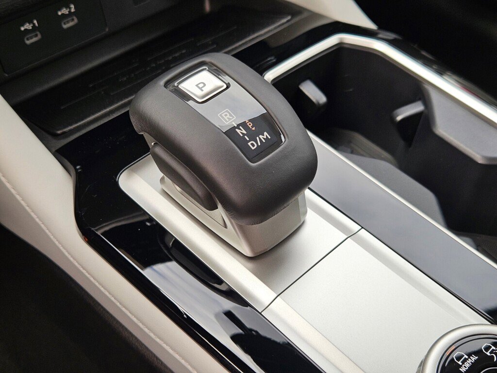 New 2025 Mitsubishi Outlander SE image 25