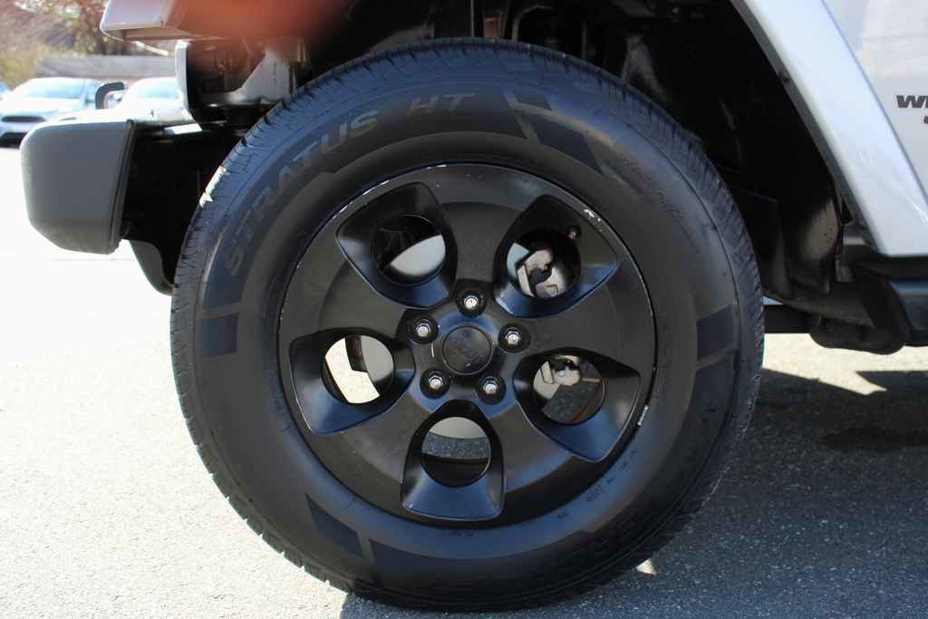 Used 2016 Jeep Wrangler Unlimited Sahara w/ Dual Top Group image 26