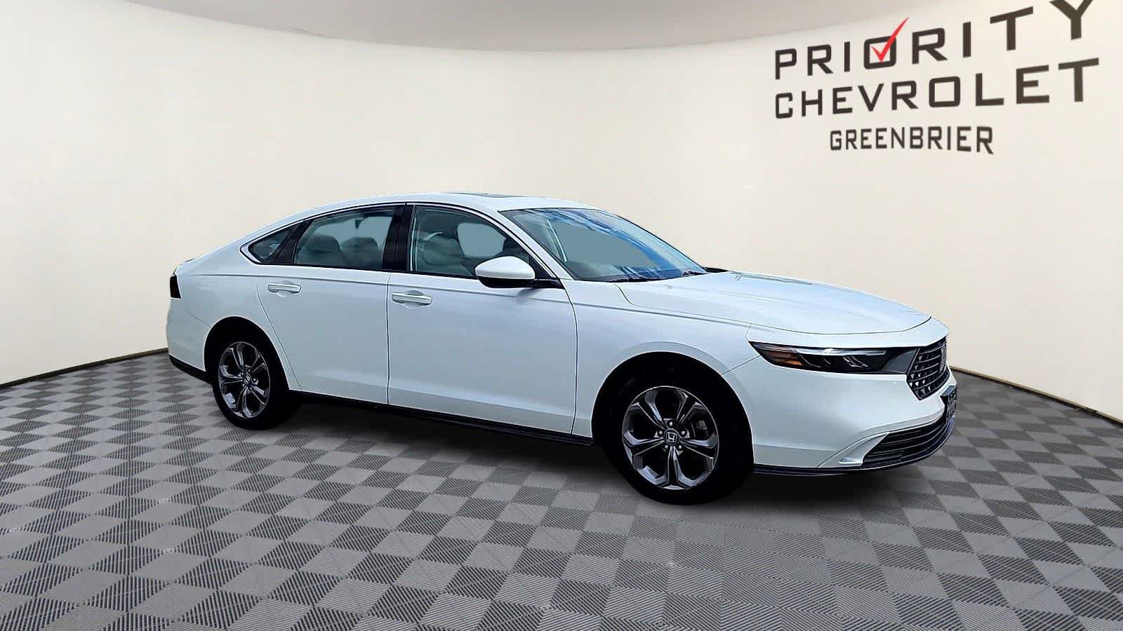 Used 2023 Honda Accord EX image 2