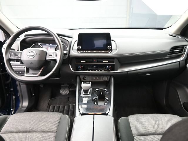 Certified 2025 Nissan Rogue SV image 24