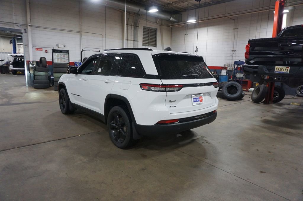 Used 2022 Jeep Grand Cherokee Altitude AWD/4WD image 20