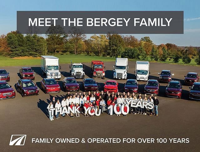 New 2026 Cadillac Optiq Luxury 2 image 33