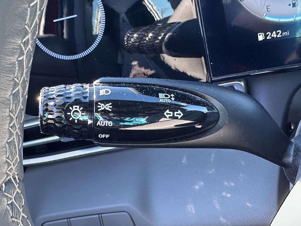 Used 2023 Hyundai Elantra SEL w/ Convenience Package image 34