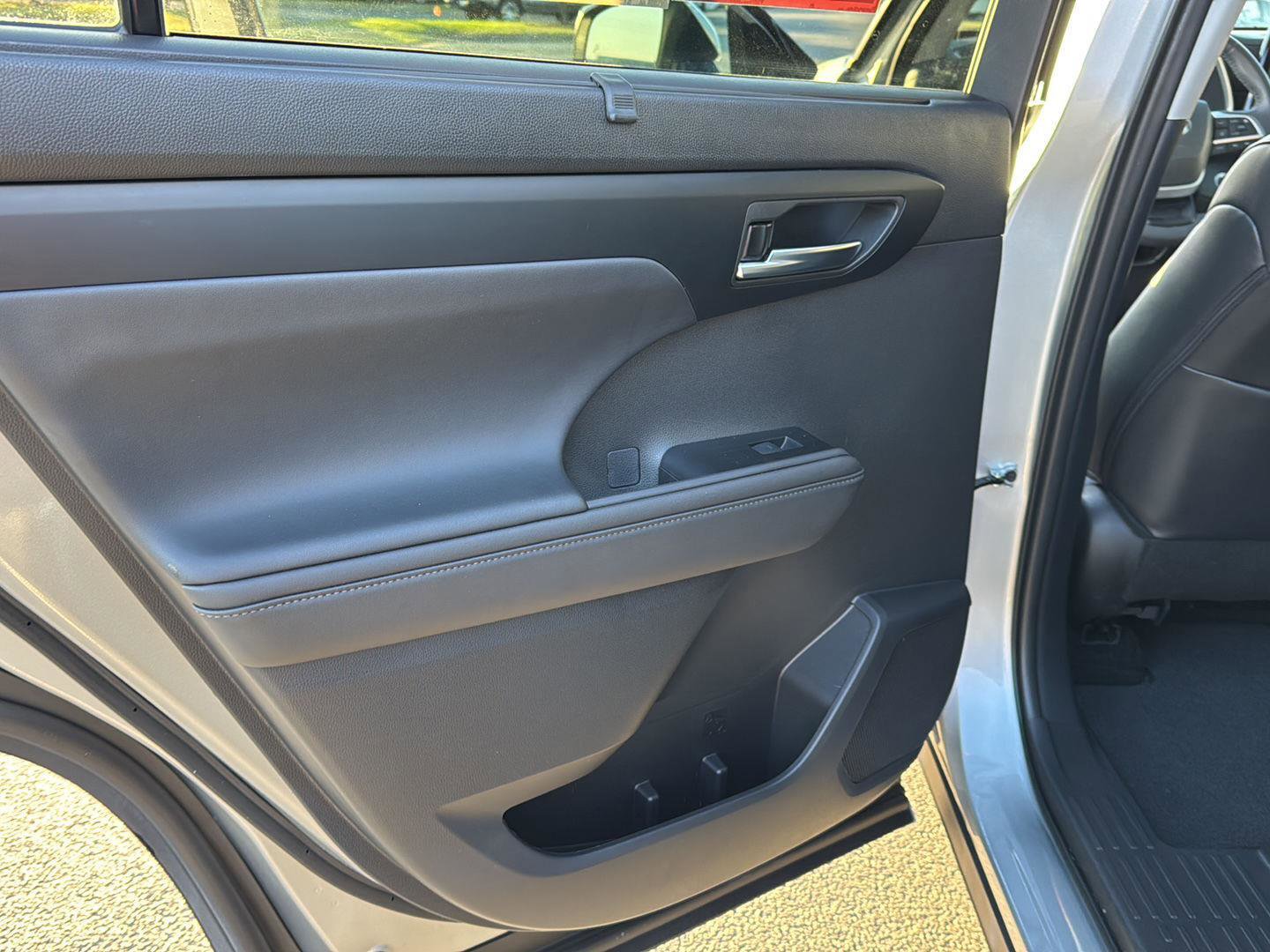 Certified 2025 Toyota Highlander XLE image 15