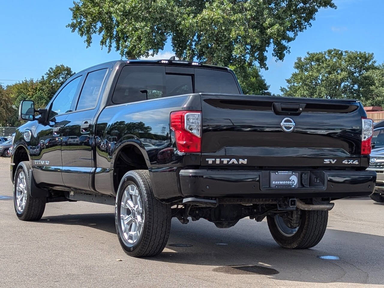 Used 2024 Nissan Titan SV w/ SV Convenience Package image 6