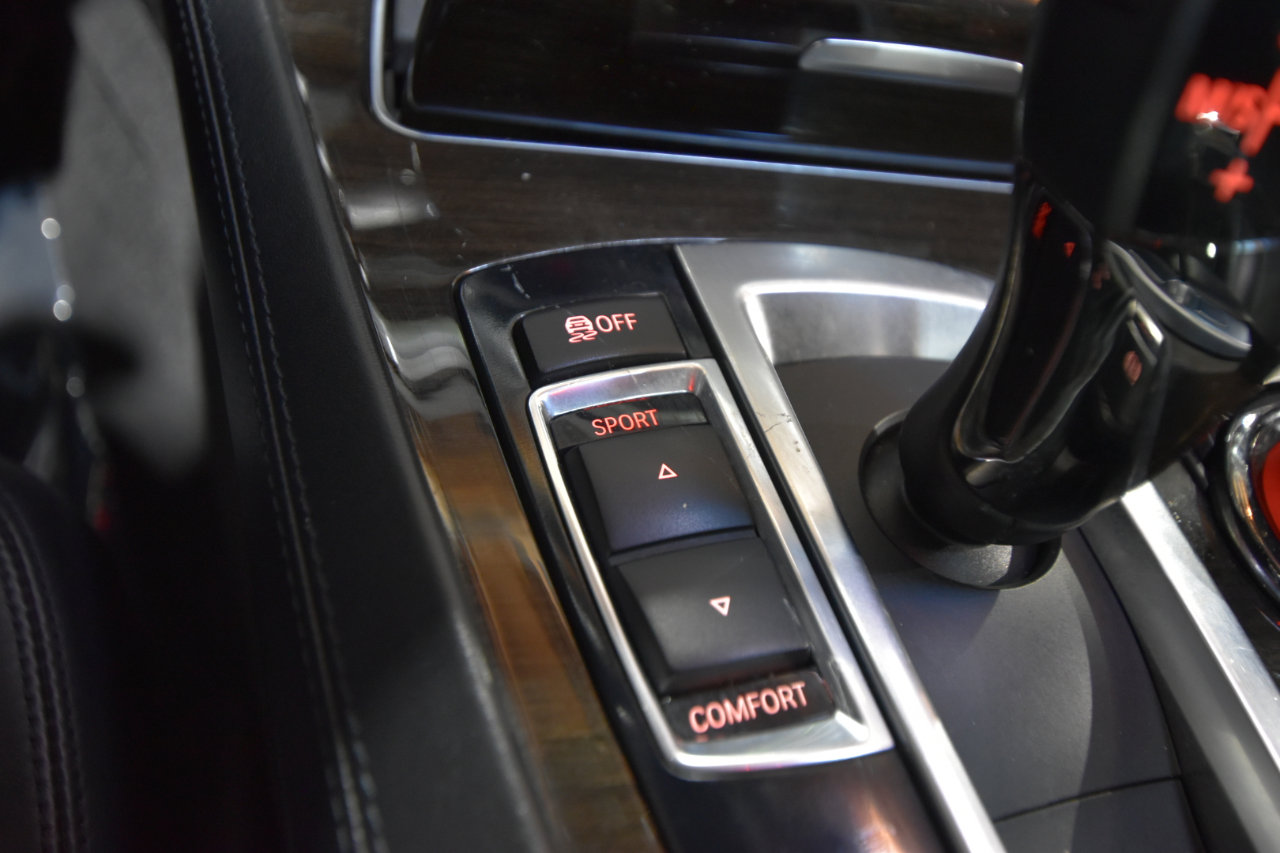 Used 2013 BMW 750i xDrive image 34