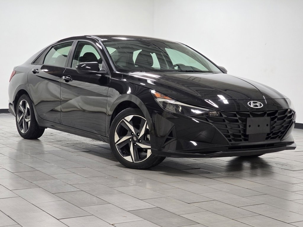 Used 2023 Hyundai Elantra SEL w/ Convenience Package image 2