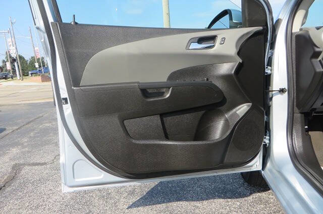 Used 2017 Chevrolet Sonic LT w/ Convenience Package image 32