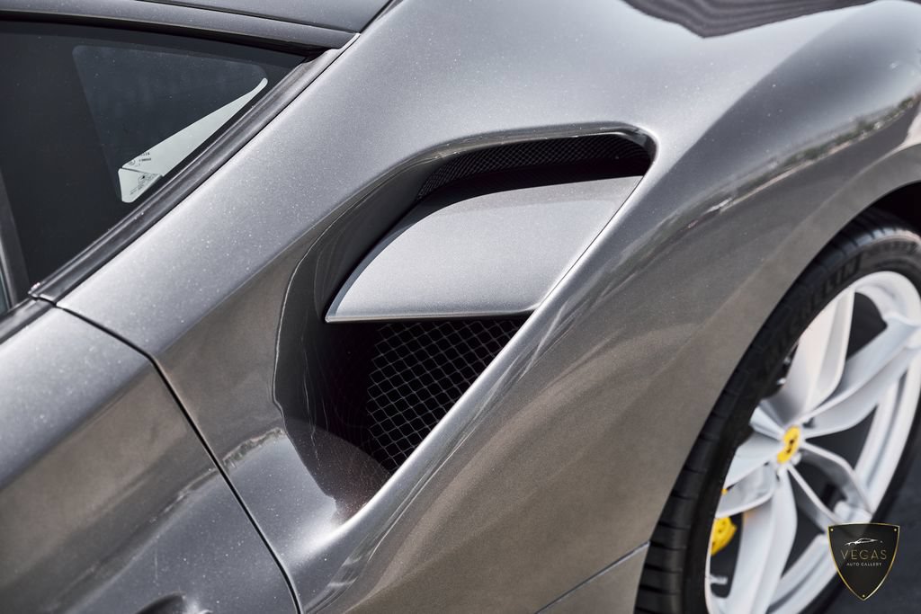 Used 2018 Ferrari 488 GTB RWD image 10