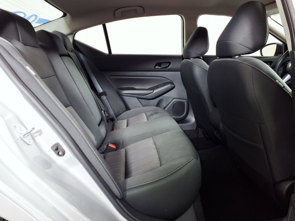Used 2025 Nissan Altima 2.5 SV FWD image 12