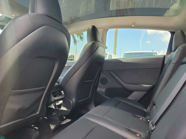 Used 2024 Tesla Model Y 2WD image 11