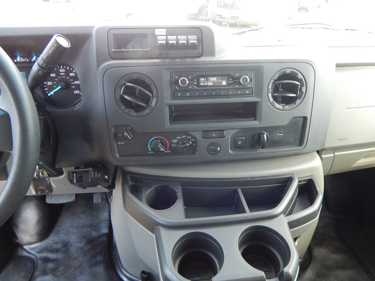 Used 2022 Ford E-450 and Econoline 450 Super Duty w/ Power Windows & Locks Group RWD image 25