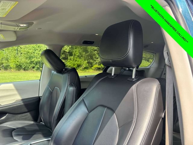 Used 2023 Chrysler Pacifica Touring-L FWD image 6