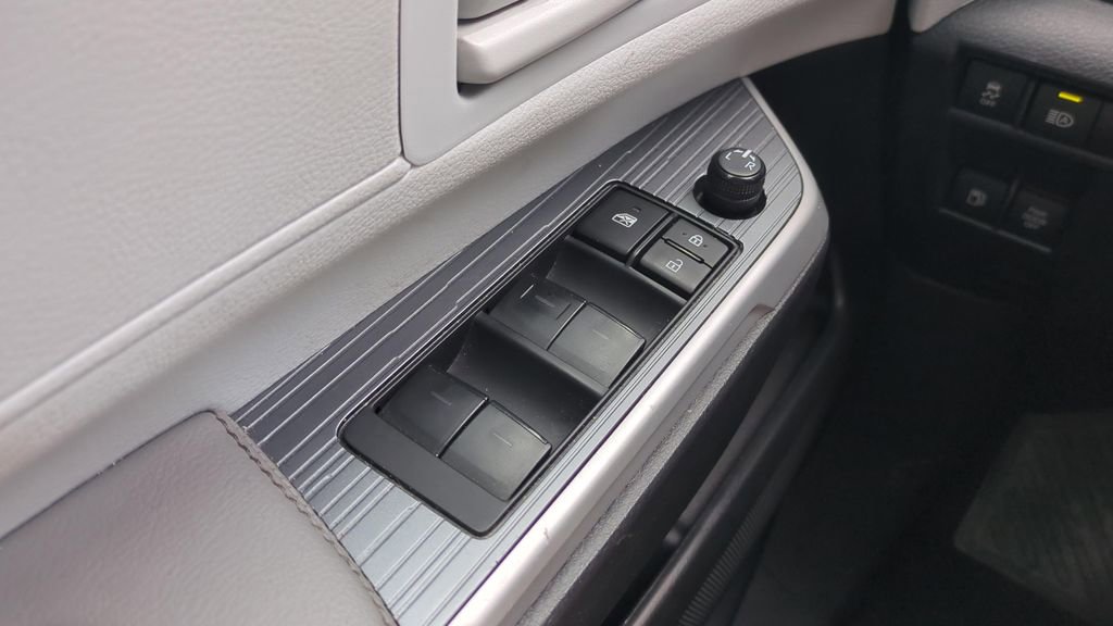 Certified 2025 Toyota Sienna LE image 20