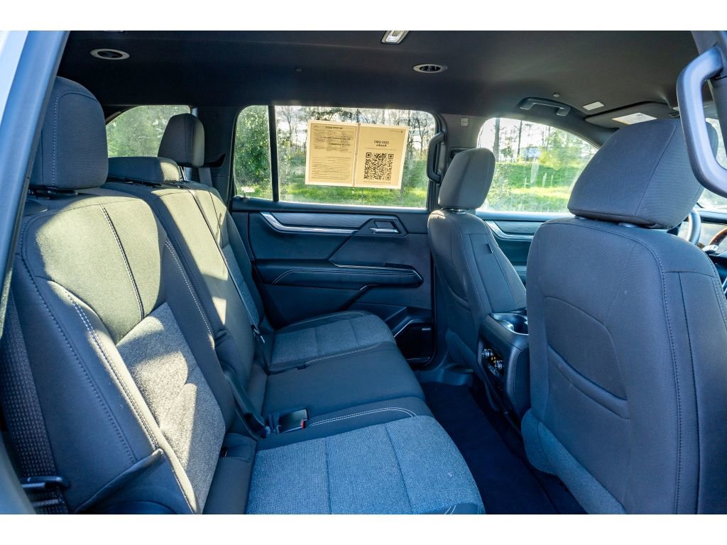 Used 2025 GMC Acadia Elevation image 17