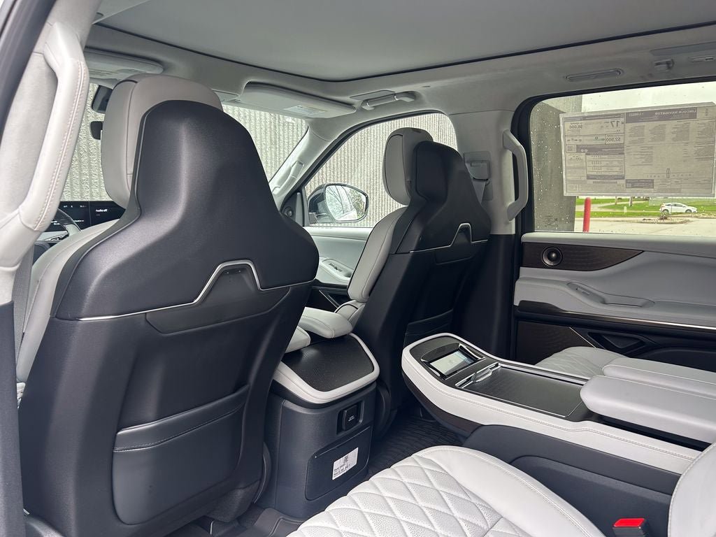 New 2026 Lincoln Navigator Black Label AWD/4WD image 14