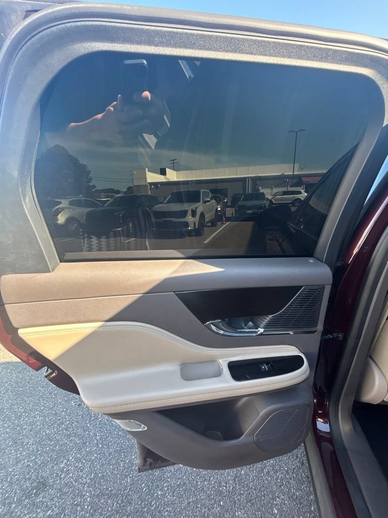 Used 2021 Lincoln Corsair AWD w/ Premium Package image 16