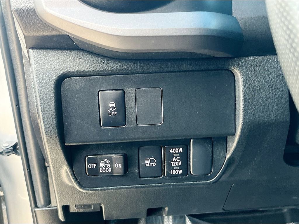 Used 2022 Toyota Tacoma TRD Off-Road w/ Technology Package image 10