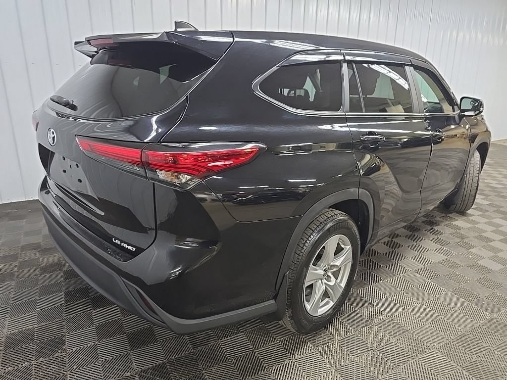 Used 2023 Toyota Highlander LE AWD/4WD image 10